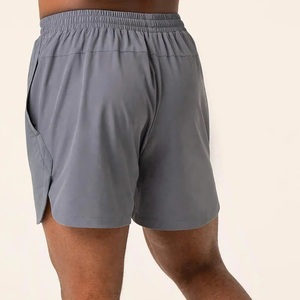 กางเกงขาสั้นออกกำลังกายสำหรับผู้ชาย รุ่น Summer Gym Porous Side Cut Short ตัดเย็บด้วยผ้าเนื้อดี พร้อมดีไซน์ริปส์ สำหรับออกกำลังกายแบบ RDL และเล่นเวท  มีกระเป๋าแบบไม่มีซิป - Product Image 6