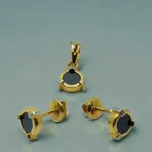 Ensemble classique de pendentif et de boucles d'oreilles en or jaune 22 carats avec pierre noire ronde, bijoux minimalistes classiques - Product Image 3