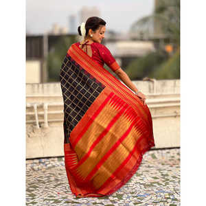 ชุดเดรสคลับผ้าไหมเนื้อนุ่มสีดำลายตารางแบบดั้งเดิมของซารีที่ถักทอแบบซารี - Product Image 4