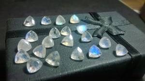<b>Top</b> High Quality Natural <b>Rainbow</b> Moonstone Trillion Faceted Cut Wholesale Cabochon Loose Gemstone Women Latest Jewelry Making - Product Image 3