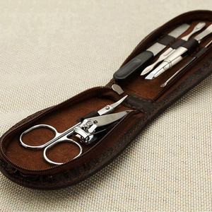 Kit de manucure professionnel léger et réutilisable de qualité supérieure, ciseaux à cuticules, pinces, ensemble de pinces à épiler, pochette en cuir PU simple - Product Image 4