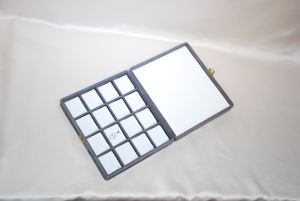 กล่องเก็บสร้อยคอแบบญี่ปุ่นพิมพ์ลายทรงสี่เหลี่ยมผืนผ้า 16 ช่อง พร้อมขอบโค้งมน ทำจากกระดาษกำมะหยี่ ขนาด 243x213x50 มม. - Product Image 2