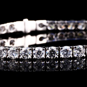 กำไลข้อมือ AMBER JEWELS รุ่นคลาสสิก ทองคำแท้ 14K ทรงเหลี่ยมมรกต เพชรเลี้ยงในห้องปฏิบัติการ รับรองโดย IGI หรูหรา สวยงาม ทันสมัย เหมาะสำหรับทั้งชายและหญิง - Product Image 3