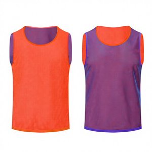 Chaleco de entrenamiento de malla verde, transpirable, sin mangas, para actividades de equipo. - Product Image 4