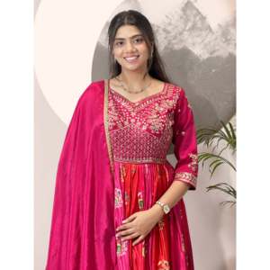 Vestido de Fiesta Hecho a Mano con Estampado Floral, Corte en A y Dupatta, Talla XL, Ideal para Eventos - Product Image 1