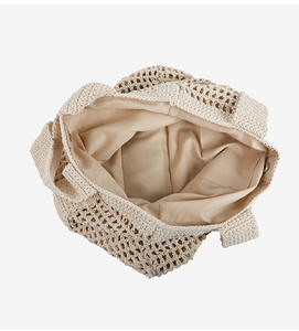 Transformez instantanément votre look avec ce sac élégant en tissu naturel, doté d'une forme structurée, idéal pour les activités quotidiennes. - Product Image 5