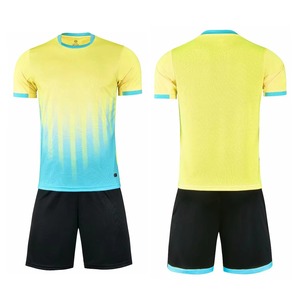 Nouvel ensemble de maillots de football sportifs 2026-2027, personnalisable avec logo imprimé, 100 % polyester, séchage rapide, col en V, manches courtes - Product Image 2