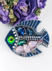 Broche de Lujo con Bordado Floral y Cuentas, Hecho a Mano, Regalo para Ocasiones Especiales, Broche Decorativo Bordado a Mano con Cuentas, Elegante - Product Image 6