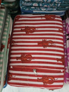 ซองใส่แล็ปท็อปผ้าฝ้ายแบบเย็บติดกัน ขนาด 14 นิ้ว ลายพิมพ์ นุ่ม บุหนา ป้องกันอย่างดี สำหรับสำนักงาน ทำด้วยมือ ผลิตเพื่อส่งออก ขายส่งจากโรงงาน - Product Image 3