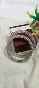 Bracelet jonc en moissanite très demandé pour femmes, bijoux fins avec pierres à taille brillante, disponible au meilleur prix - Product Image 5