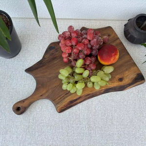 Planche à découper en bois naturel à bords bruts - Non toxique, facile à nettoyer, compatible lave-vaisselle - Product Image 1