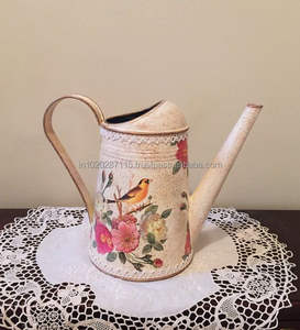 Bidon d'eau galvanisé peint en émail artistique idéal pour les maisons de campagne rustiques offrant beauté et fonctionnalité pour l'arrosage des plantes - Product Image 5