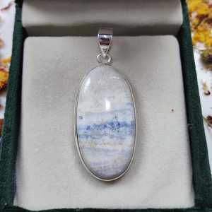 Pendentif ovale en schéelite vintage fait main NIKHIL GEMS, serti en argent sterling 925, certifié par un tiers - Product Image 4