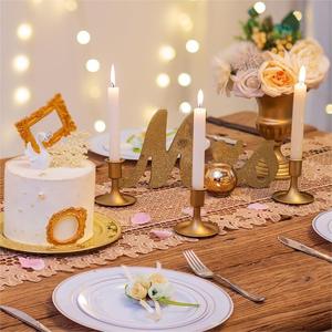 Ensemble de 4 bougeoirs en laiton massif doré qui ajoute une lueur magique aux réceptions du soir - Product Image 4