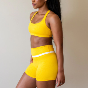Ensemble de yoga jaune pour femme : short taille haute et brassière de sport – Tenue de sport sans couture pour femme, idéale pour la gym - Product Image 2
