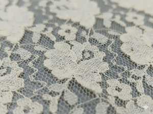 Tela de Encaje de Nylon Crema Premium Directo de Fábrica - Patrón Floral Intrincado para Vestidos, Ropa de Novia y Decoración del Hogar - Product Image 5