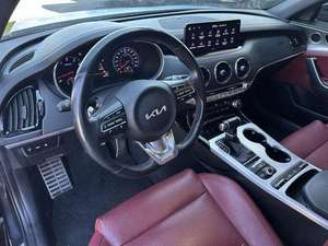 Kia Stinger <span class=keywords><strong>2022</strong></span> con Motor Turbo, Tracción Delantera, Usado, Volante a la Izquierda, Interior Oscuro - Product Image 4