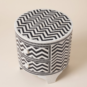 Mesita de Noche Artesanal con Incrustaciones de Hueso, Mesa Auxiliar de Dormitorio con Patrón Chevron, Mesa de Almacenamiento, Proveedor de Muebles de Lujo para el Hogar - Product Image 3