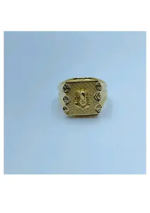 Élégante bague en or pour homme, ornée d'un motif sacré de Ganesha sur un fond finement texturé, offrant un symbole puissant. - Product Image 2