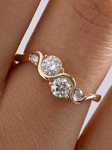 Anillo de Compromiso de Lujo con Baño de Oro de 14K, Diseño en Forma de S, con Topacio y Circonita Brillante, Corte Ondulado de 4 Piedras para Mujer - Product Image 2