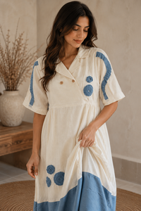 Elegante Vestido Maxi de Algodón Beige con Mangas con Volantes Bordados, Detalles Florales Chic, Estilo Bohemio Asimétrico en Línea A para Mujeres Modernas - Product Image 2