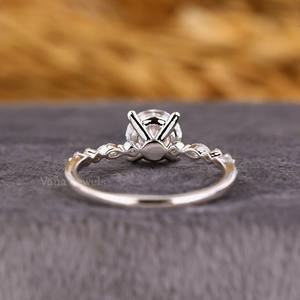 แหวนทองคำสีขาวทึบ14K คลาสสิกพร้อมเม็ดกลมตัดแล็ปการปลูกเพชรสี่ง่ามการตั้งค่าการหมั้นหรือของขวัญแต่งงานสำหรับเธอ - Product Image 5