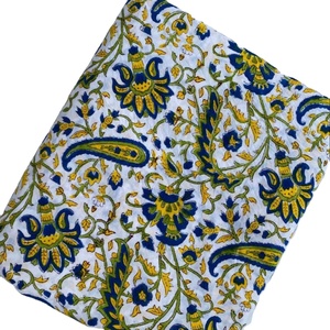 ผ้าฝ้ายพิมพ์ลายดอกไม้ 100% ผ้าพิมพ์ลายดอกไม้แบบอินเดียด้วยมือ สำหรับเสื้อผ้าผู้หญิง เด็กผู้ชาย กระเป๋า ลายดอกไม้แบบบล็อก - Product Image 1