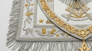 Tablier maçonnique personnalisé brodé, tissu blanc, franges dorées, motif étoile, insignes de franc-maçon, tablier de cérémonie de loge - Product Image 3