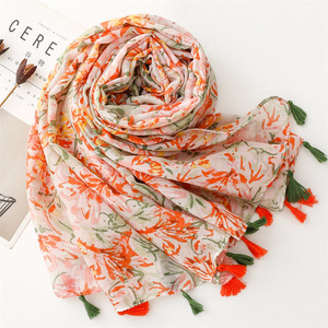 Colección Primavera Verano: Nuevo Chal/Hijab de Algodón Suave con Estampado Floral, Satén, Jersey, Borlas de Poliéster - Product Image 2