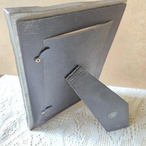 Cadre photo rectangulaire en métal avec coins en forme de cœur en relief, accent décoratif durable pour la maison - Product Image 3