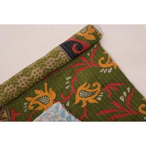 Couverture Kantha en coton patchwork bohème, faite à la main, réversible, pour lit ou canapé, décoration intérieure, fabriquée en Inde - Product Image 4