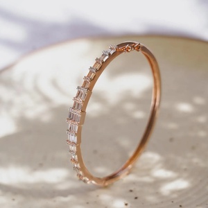 RAY FINE ORNATES โรสโกลด์ 22k ทองชุบ กำไลข้อมือประดับอัญมณีทรงกลม วินเทจ สง่างาม เครื่องประดับเจ้าสาวงานแต่งงาน GDTC - Product Image 2