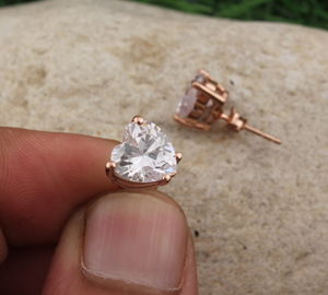 Pendientes de Plata de Ley 925 con Circonita Cúbica Transparente en Forma de Corazón, Joyería Romántica Minimalista al por Mayor para Minoristas - Product Image 3