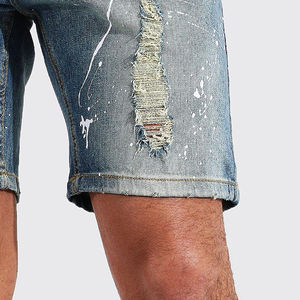 Shorts en jean déchiré pour homme, coupe décontractée, taille mi-haute, style été 2026, avec trous déchirés et design éclaboussures de peinture - Product Image 4