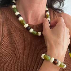 Collar con Colgante de Corazón con Cuentas de Perlas Naturales de Resina de Lujo, Joyería de Moda Hecha a Mano para Mujer, para Fiestas, Bodas, Estilo Contemporáneo - Product Image 4