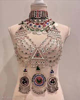 Tocado afgano Kuchi Matha Patti ornamental con colgantes y detalles de filigrana metálica para el cabello de novia tradicional