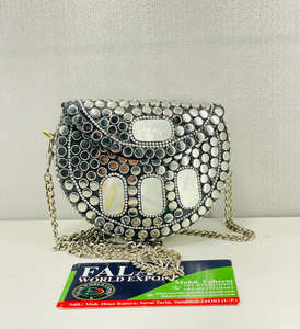 Bolso de mano de metal de estilo bohemio para mujer con acabado de espejo vintage al por mayor, bolso de mano impermeable para fiesta de noche, bolso de mano nupcial FWE - Product Image 1