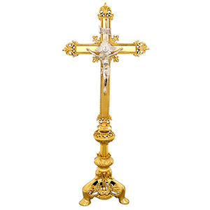 Crucifijo de pie ornamentado y chapado en oro |   Cruz de Altar Católica con Corpus – DOUBLE VEE EXPORTS - Product Image 1