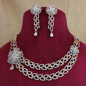 Conjunto de collar de circón Chapado en plata de diseño exclusivo de la mejor calidad de diseñador con pendientes para colección de boda para mujer - Product Image 1