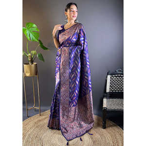 ผ้าไหมสีม่วงอ่อนแบบอีลิทวีฟส์  ลายปักสามเส้น  งานทอประณีต  เหมาะสำหรับใส่ไปงานเลี้ยง - Product Image 1