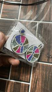Boucles d'oreilles brodées de perles les plus vendues, parfaites pour les tenues décontractées et festives, disponibles en grande quantité - Product Image 3