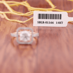 แหวนทอง 14KT ประดับเพชรทรงกลมเพาะเลี้ยงในห้องปฏิบัติการแบบ Halo |   แหวนหมั้นทรงสี่เหลี่ยมประดับเพชร |   เครื่องประดับทองคำแท้สุดหรู - Product Image 3