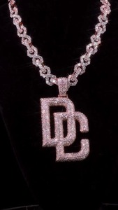 Collar con Colgante de Letra del Alfabeto en Plata de Ley con Diamante Sintético Cultivado en Laboratorio de Corte Brillante Redondo y Moissanita para Unisex, Marca RB Gems - Product Image 3