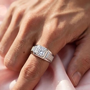 Bague de mariage pour homme en moissanite, coupe coussin, sertissage clos, en argent 925, bague de fiançailles - Product Image 5