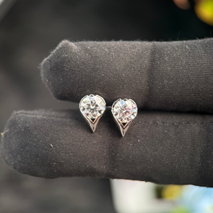 Pendientes de Diamantes Redondos de 1.50 ct Cada Uno, 2 Piezas, Certificados por IGI, Oro Blanco de 14K, Joyería Fina - Product Image 1