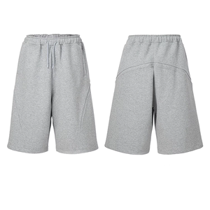Pantalones Cortos Bermuda de Hombre, Estilo Urbano, con Paneles Curvos, 100% Algodón, Logotipo Frontal, Tejido French Terry Grueso, Estilo Cargo con Múltiples Bolsillos - Product Image 3