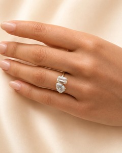 Bague de fiançailles Toi et Moi en or jaune 14 carats avec deux pierres, diamant de laboratoire certifié IGI taille poire émeraude 4,80 TCW, bijoux de mariée - Product Image 1