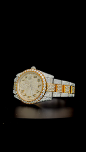 Reloj Árabe de Lujo Bicolor con Incrustaciones de Diamantes VVS Moissanite para Hombre, Reloj Personalizado con Esfera Árabe Chapada en Oro - Product Image 2