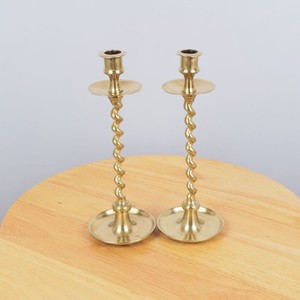 Support de bougie en aluminium artisanal, design abstrait moderne, bougeoir de luxe haut de gamme, décoration de table, accent décoratif pour la maison - Product Image 1