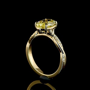 Anillo de Compromiso Vintage con Diamante Cultivado en Laboratorio de Corte Ovalado de 2.25 CT, Color Amarillo Intenso, Certificado IGI, Oro Amarillo de 18K con Diseño Trenzado - Product Image 2